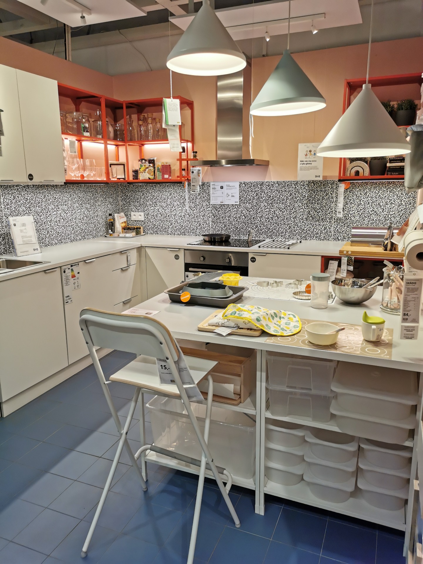 Creating a Bold and Eye-catching Kitchen with IKEA's Enhet in White and ...