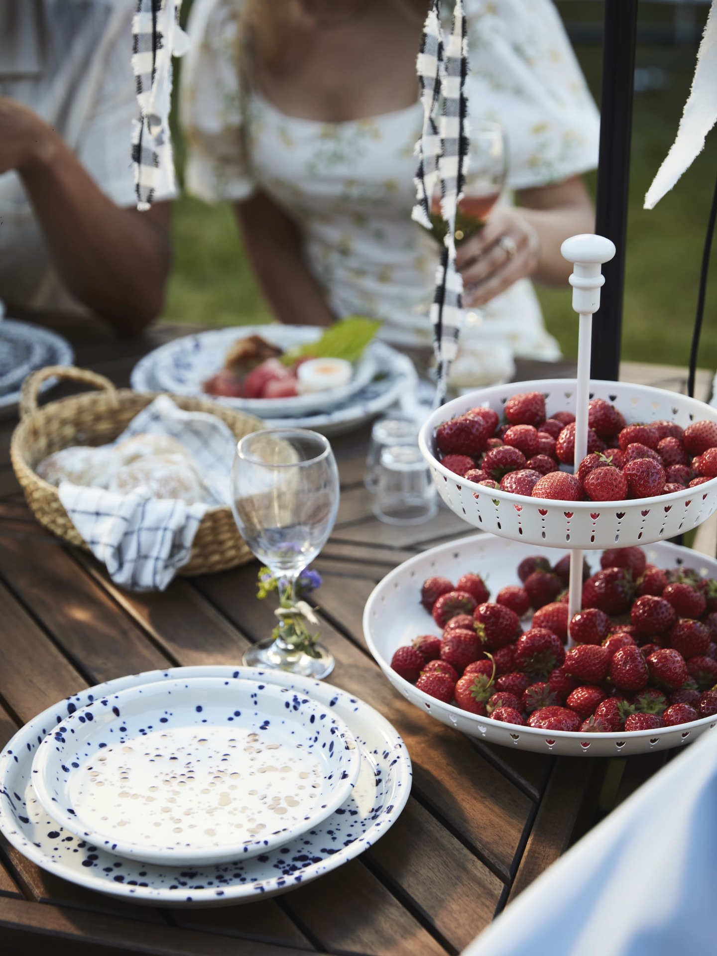 IKEA Midsummer Table Ideas – Scandinavian Summer Style